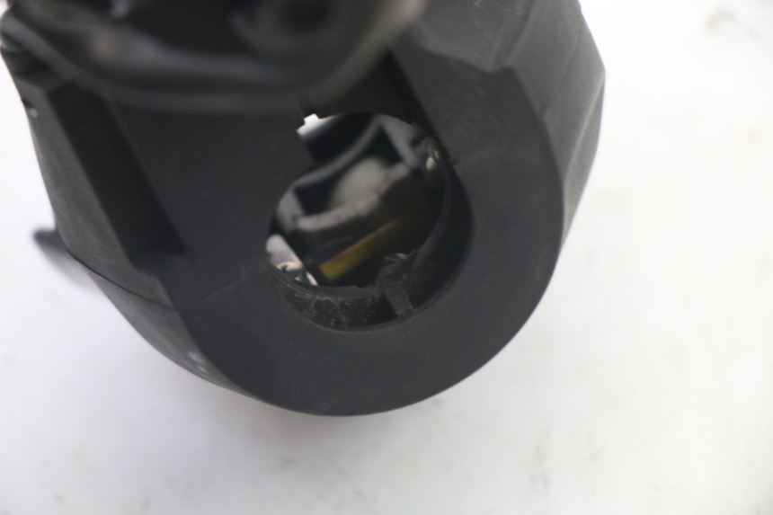 photo de INTERRUPTOR DE LUCES IZQUIERDO YAMAHA X-MAX XMAX 125 (2010 - 2014)