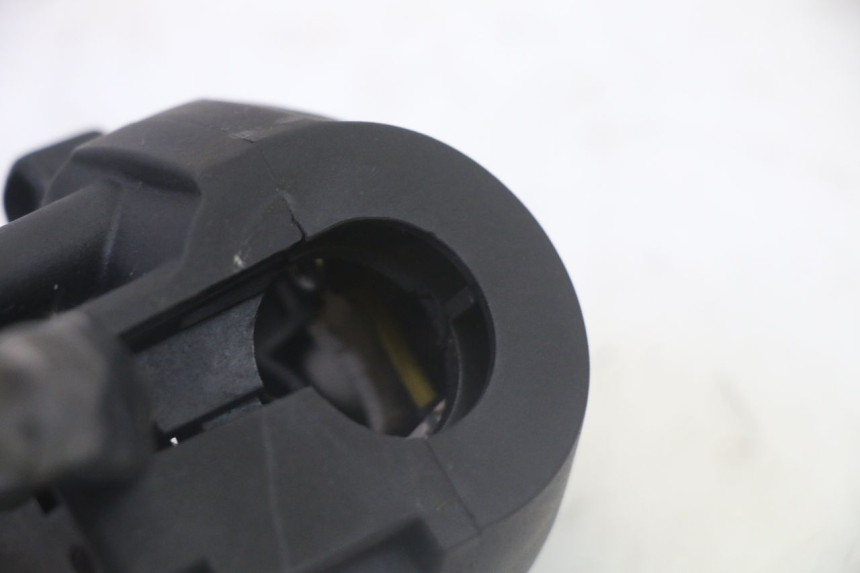 photo de INTERRUPTOR DE LUCES IZQUIERDO YAMAHA X-MAX XMAX 125 (2010 - 2014)