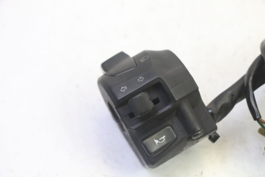 photo de INTERRUPTOR DE LUCES IZQUIERDO YAMAHA X-MAX XMAX 125 (2010 - 2014)