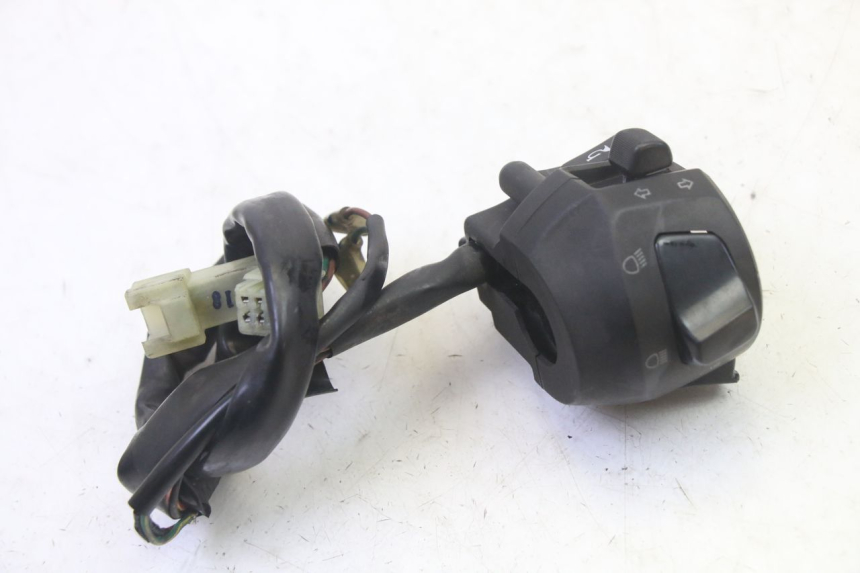 photo de INTERRUPTOR DE LUCES IZQUIERDO YAMAHA X-MAX XMAX 125 (2010 - 2014)