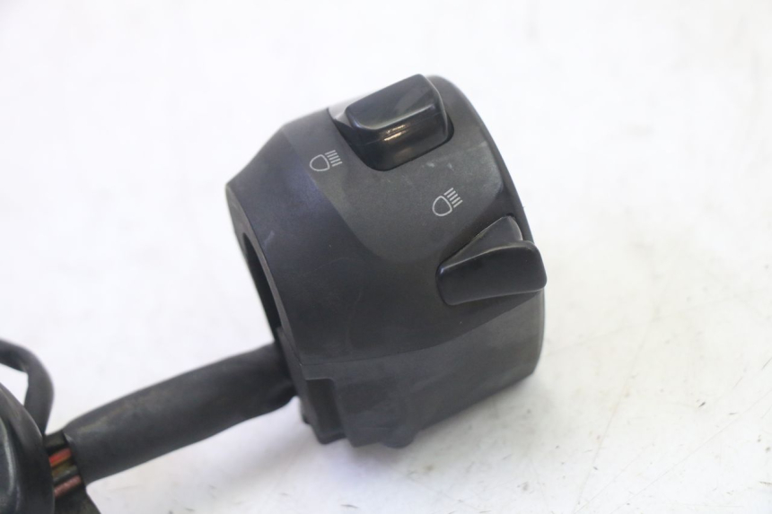 photo de INTERRUPTOR DE LUCES IZQUIERDO YAMAHA X-MAX XMAX 125 (2010 - 2014)
