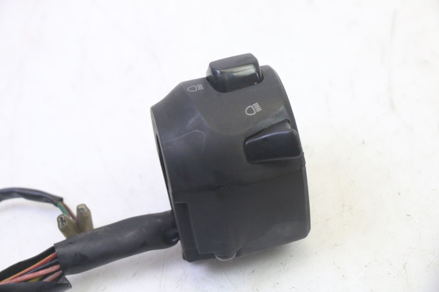 photo de INTERRUPTOR DE LUCES IZQUIERDO YAMAHA X-MAX XMAX 125 (2010 - 2014)