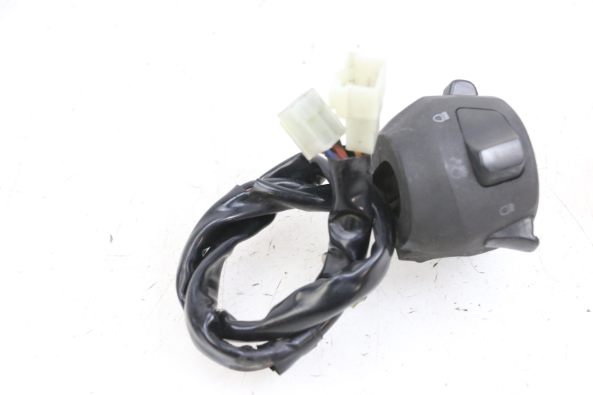 photo de INTERRUPTOR DE LUCES IZQUIERDO YAMAHA X-MAX XMAX 125 (2010 - 2014)