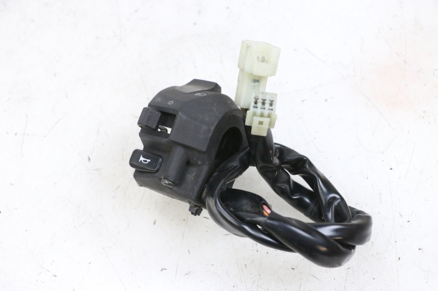 photo de INTERRUPTOR DE LUCES IZQUIERDO YAMAHA X-MAX XMAX 125 (2010 - 2014)
