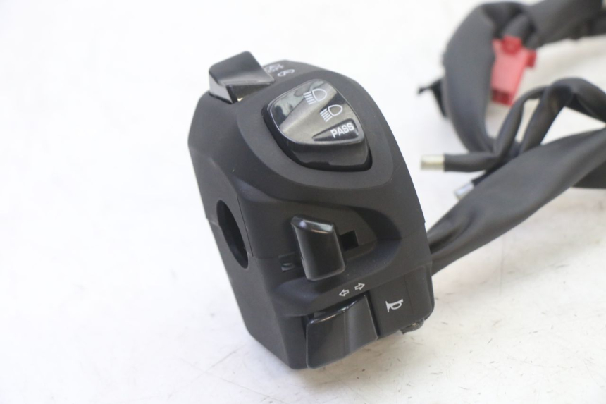 photo de CONMUTADOR IZQUIERDA YAMAHA XMAX X-MAX 125 (2021 - 2025)