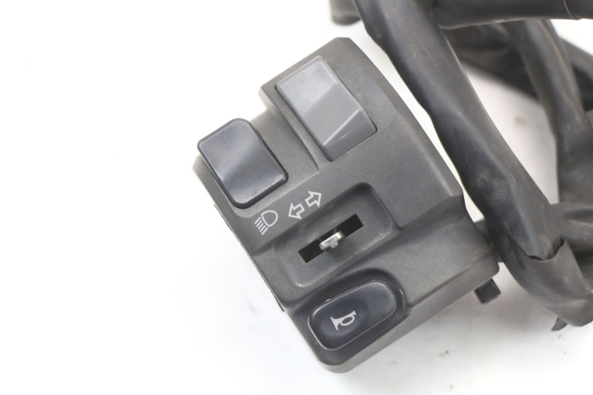 photo de INTERRUPTOR DE LUCES IZQUIERDO YAMAHA FJR ABS 1300 (2006 - 2012)