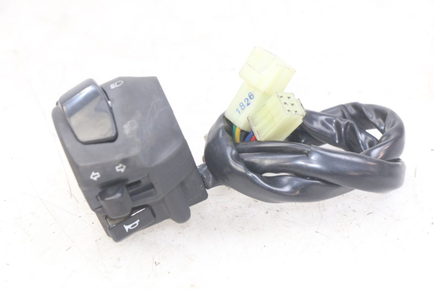 photo de INTERRUPTOR DE LUCES IZQUIERDO YAMAHA X-MAX XMAX 125 (2010 - 2014)