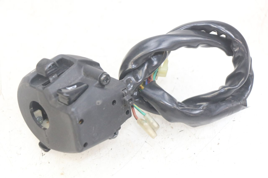 photo de INTERRUPTOR DE LUCES IZQUIERDO YAMAHA X-MAX XMAX 125 (2010 - 2014)