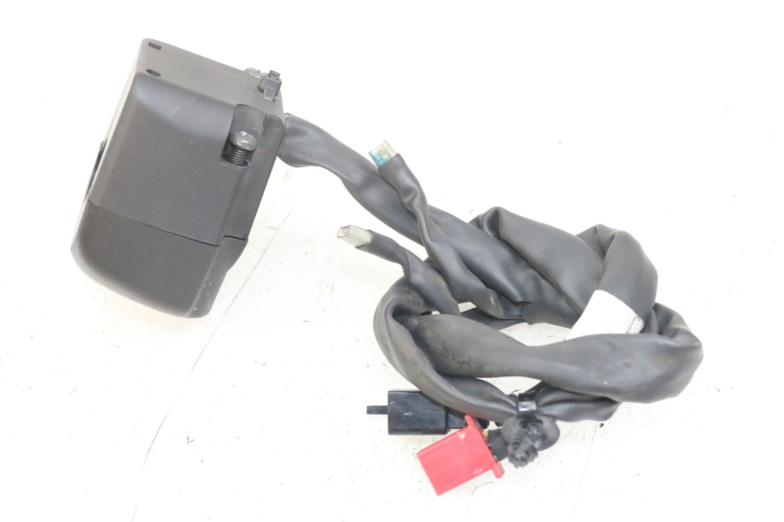 photo de INTERRUPTOR DE LUCES IZQUIERDO YAMAHA XMAX X-MAX ABS 125 (2017 - 2020)