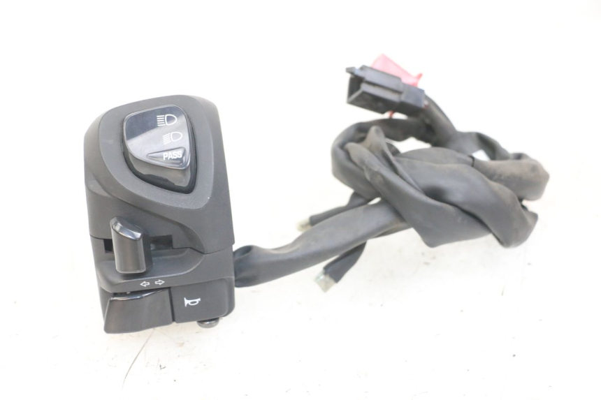 photo de INTERRUPTOR DE LUCES IZQUIERDO YAMAHA XMAX X-MAX ABS 125 (2017 - 2020)