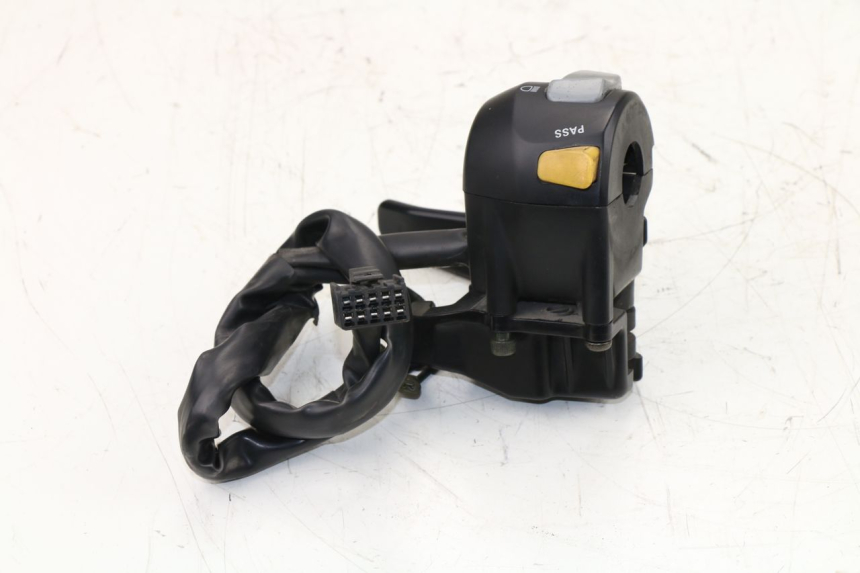 photo de CONMUTADOR IZQUIERDA YAMAHA YP MAJESTY 400 (2004 - 2008) - Otra perspectiva