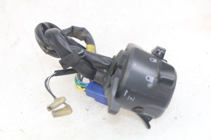 photo de INTERRUPTOR DE LUCES IZQUIERDO YAMAHA YZF R THUNDERCAT 600 (1996 - 2003)