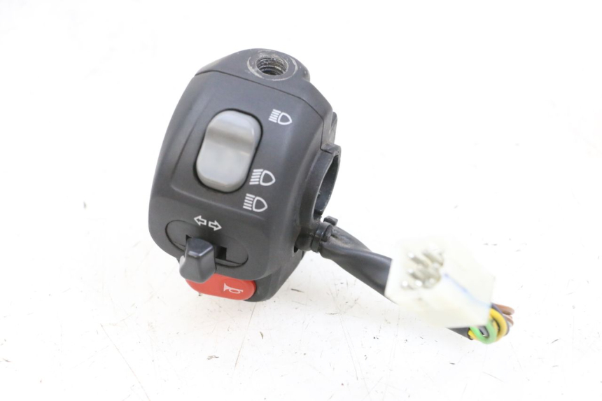 photo de INTERRUPTOR DE LUCES IZQUIERDO YAMAHA YP MAJESTY 125 (2002 - 2006) - Vista principal