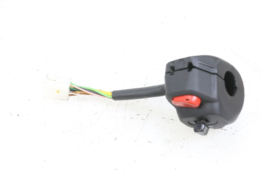 photo de INTERRUPTOR DE LUCES IZQUIERDO YAMAHA YP MAJESTY 125 (2002 - 2006) - Otra perspectiva