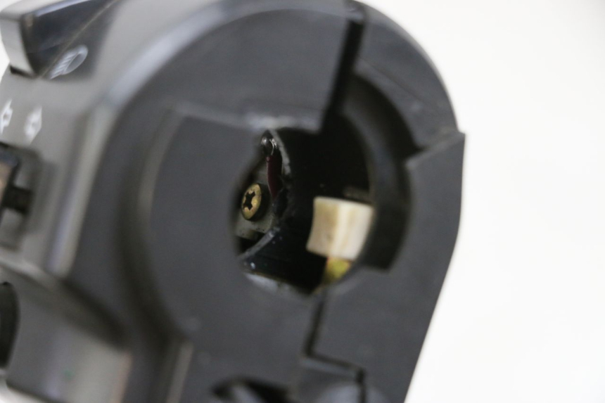 photo de CONMUTADOR IZQUIERDA KAWASAKI ZR 7 750 (1999 - 2001) - Detalle de la pieza