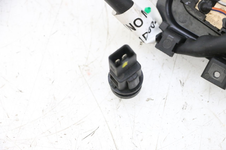 photo de CONMUTADOR PIAGGIO MP3 HPE 300 (2019 - 2026) - Otra perspectiva