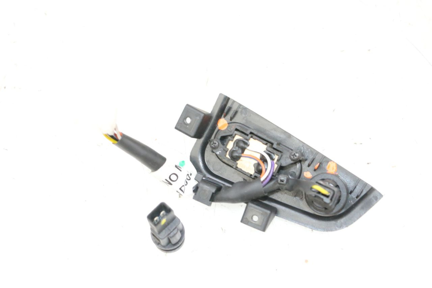 photo de CONMUTADOR PIAGGIO MP3 HPE 300 (2019 - 2026) - Vista general del producto