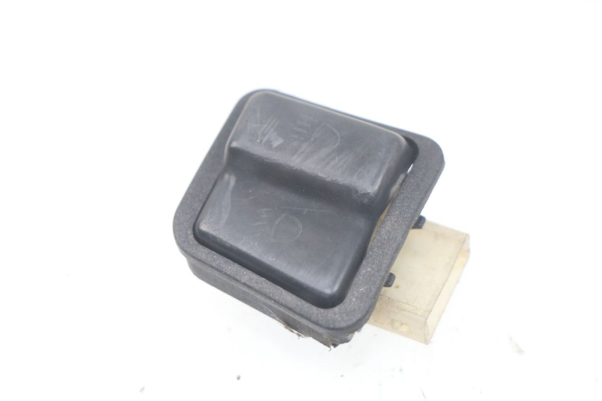 photo de INTERRUPTOR DE LUZ ALTA HONDA SCV LEAD 100 (2003 - 2007)