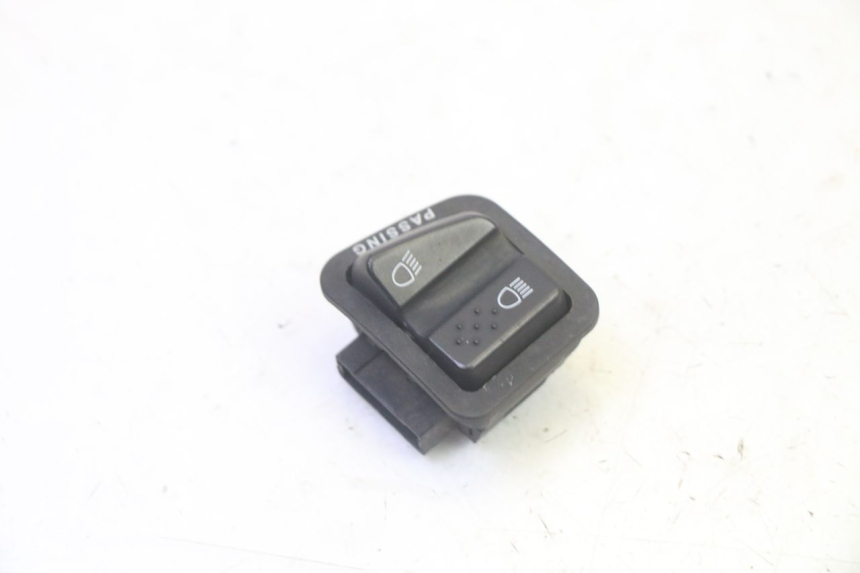 photo de INTERRUPTOR DE LUZ ALTA PIAGGIO MP3 RL 250 (2007 - 2010)