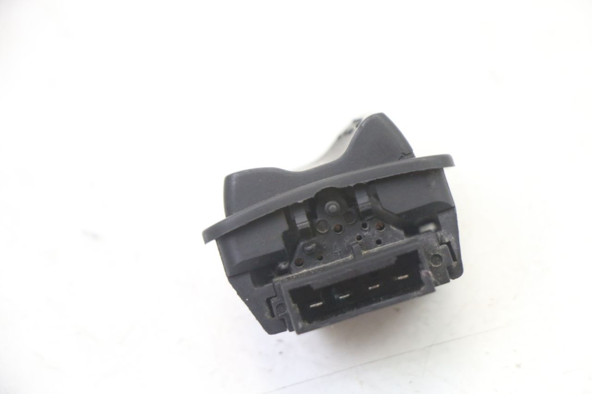 photo de INTERRUPTOR DE LUZ ALTA PIAGGIO NEW TYPHOON 50 (2018 - 2021)