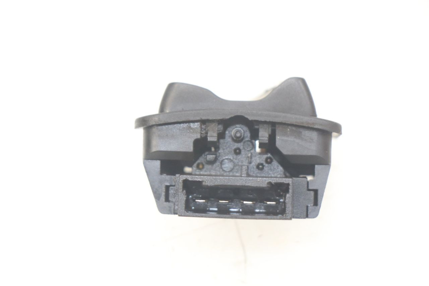 photo de INTERRUPTOR DE LUZ ALTA PIAGGIO LIBERTY 4T 50 (2004 - 2008)