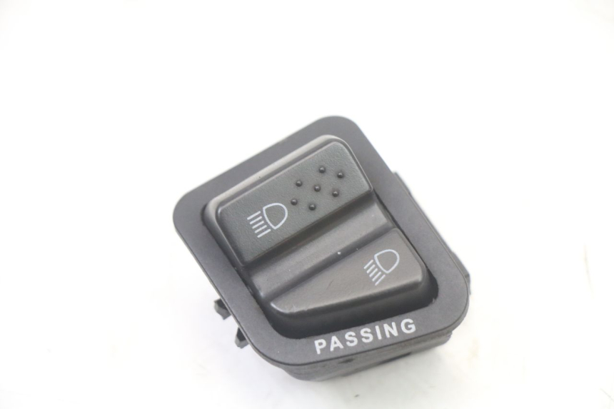 photo de INTERRUPTOR DE LUZ ALTA PIAGGIO X8 125 (2004 - 2007)