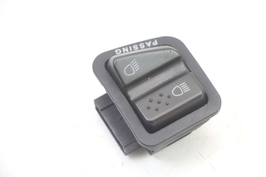 photo de INTERRUPTOR DE LUZ ALTA PIAGGIO X8 125 (2004 - 2007)