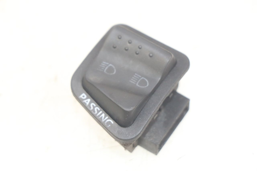 photo de INTERRUPTOR DE LUZ ALTA PIAGGIO XEVO - X EVO 125 (2007 - 2016)