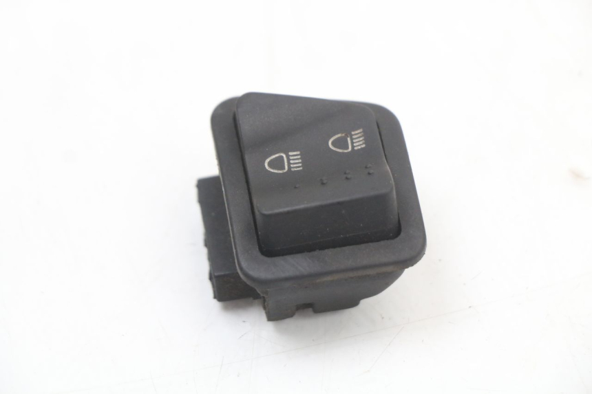 photo de INTERRUPTOR DE LUZ ALTA PIAGGIO ZIP 4T 50 (2018 - 2020)