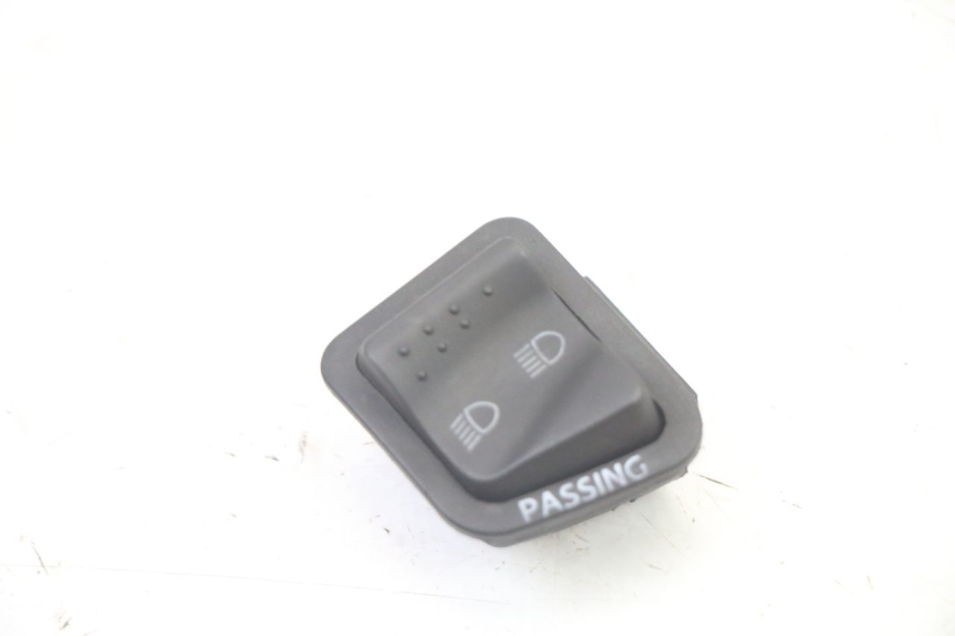 photo de INTERRUPTOR DE LUZ ALTA APRILIA SXR 50 (2021 - 2023)
