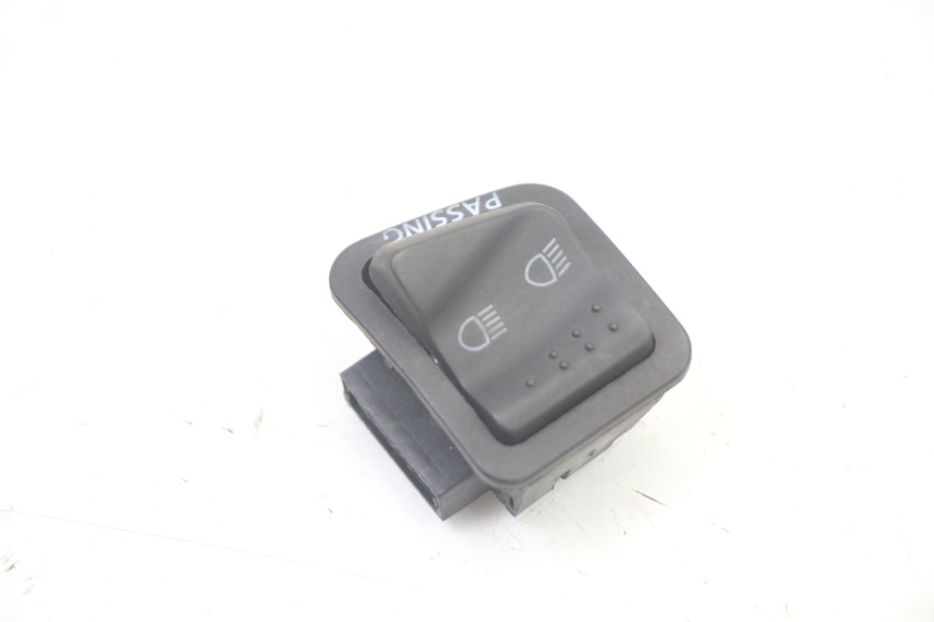 photo de INTERRUPTOR DE LUZ ALTA APRILIA SXR 50 (2021 - 2023)