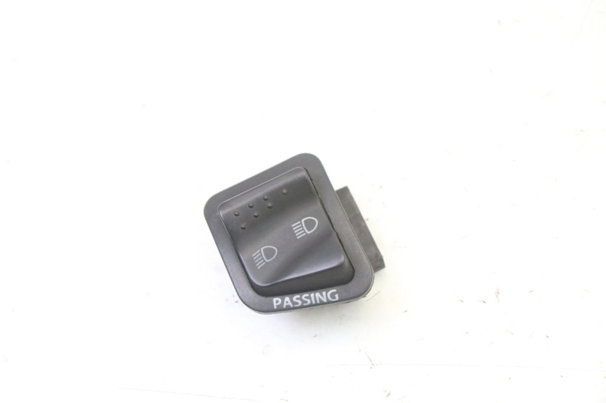 photo de INTERRUPTOR DE LUZ ALTA APRILIA SXR 50 (2021 - 2023)