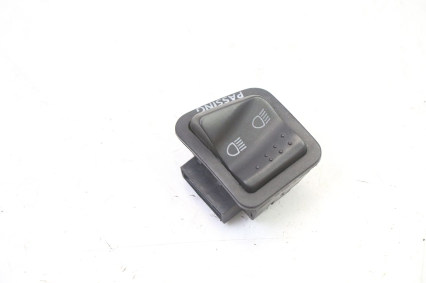 photo de INTERRUPTOR DE LUZ ALTA APRILIA SXR 50 (2021 - 2023)