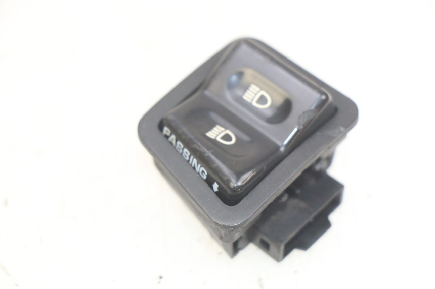 photo de INTERRUPTOR DE LUZ ALTA SYM X-PRO 4T 50 (2014 - 2021)