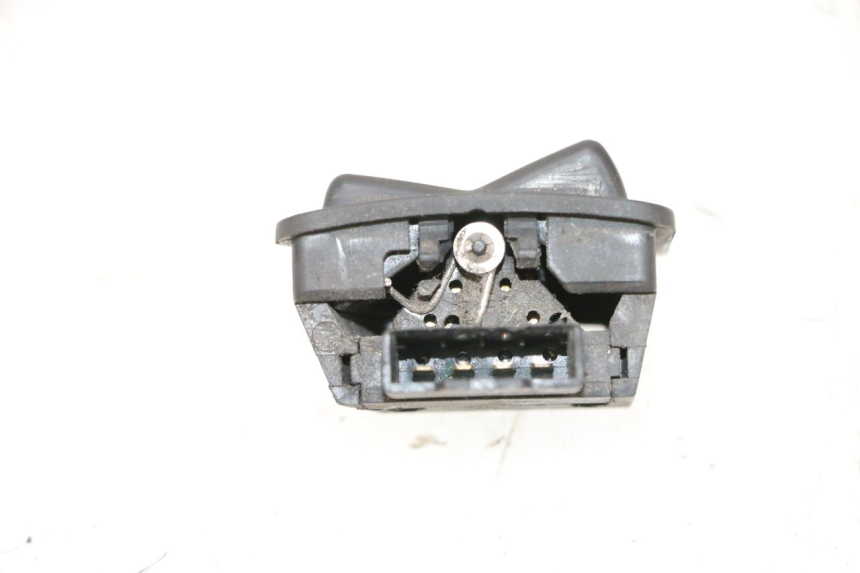 photo de INTERRUPTOR DE LUZ ALTA YAMAHA XMAX X-MAX 125 (2006 - 2009) - Zoom estado de uso