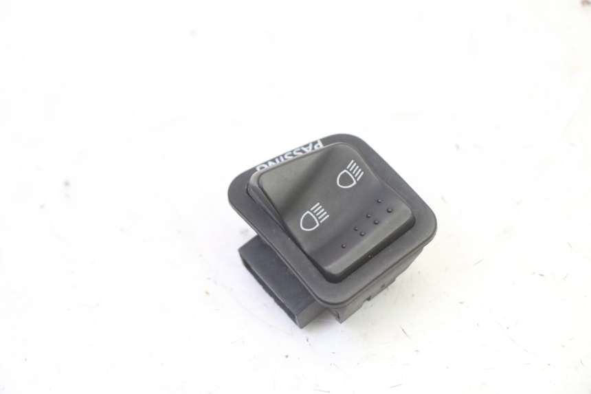 photo de INTERRUPTOR DE LUZ ALTA PIAGGIO X9 EVOLUTION 125 (2003 - 2007)