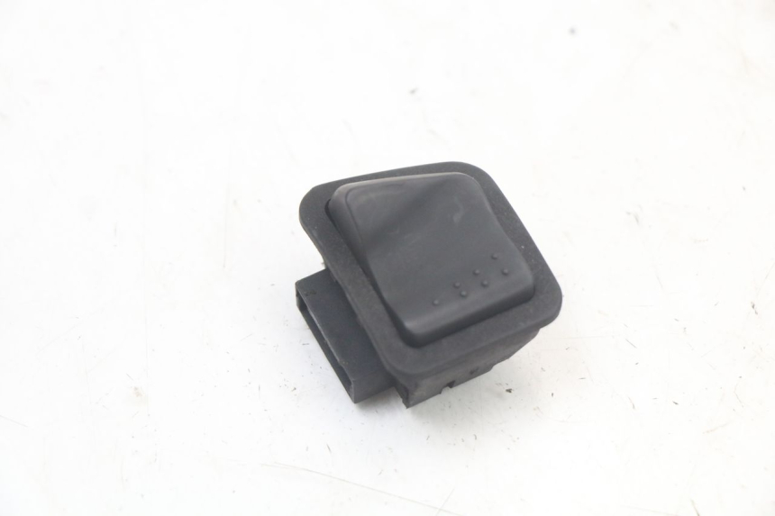 photo de INTERRUPTOR DE LUZ ALTA PIAGGIO XEVO - X EVO 125 (2007 - 2016) - Vista principal