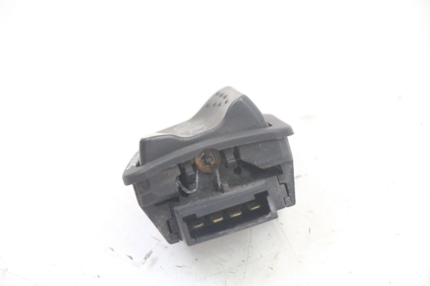 photo de INTERRUPTOR DE LUZ ALTA PIAGGIO XEVO - X EVO 125 (2007 - 2016) - Zoom estado de uso
