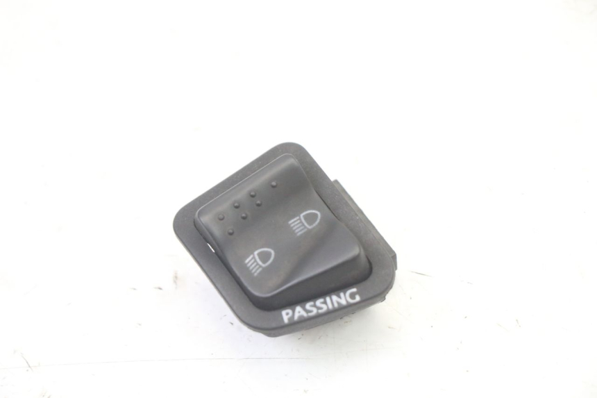 photo de INTERRUPTOR DE LUZ ALTA PIAGGIO XEVO - X EVO 125 (2007 - 2016)