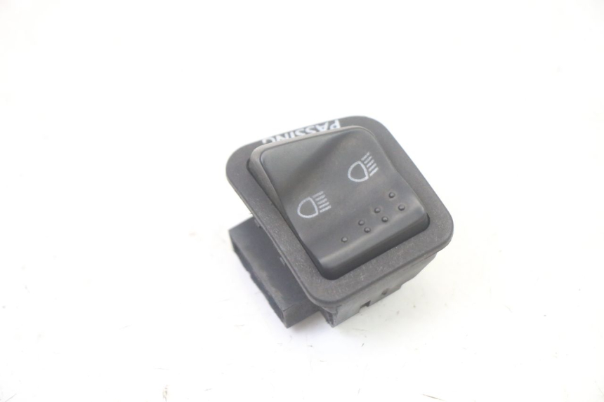 photo de INTERRUPTOR DE LUZ ALTA PIAGGIO XEVO - X EVO 125 (2007 - 2016)