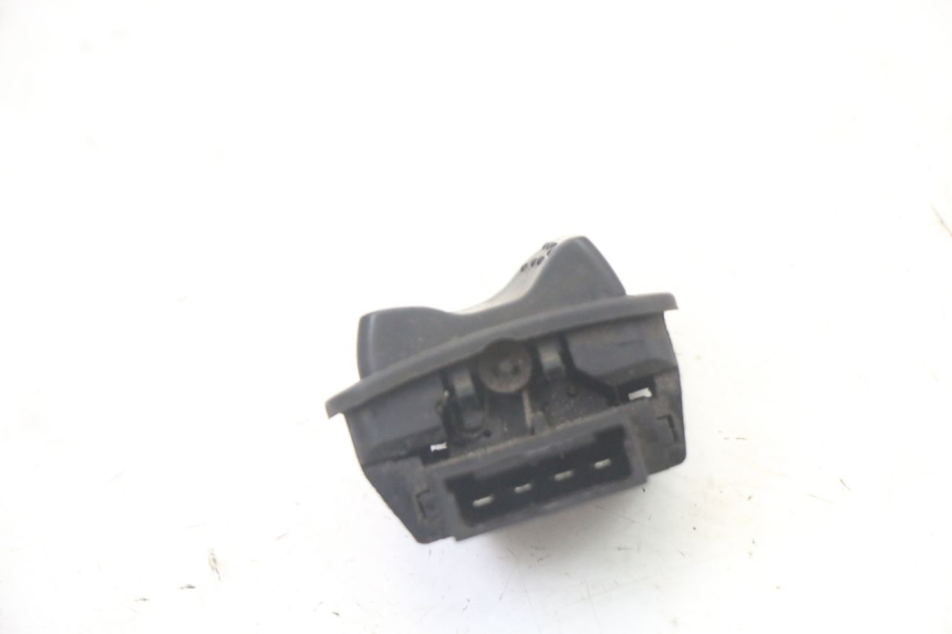 photo de INTERRUPTOR DE LUZ ALTA PIAGGIO XEVO - X EVO 125 (2007 - 2016)