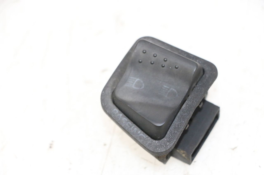 photo de INTERRUPTOR DE LUZ ALTA PIAGGIO XEVO - X EVO 125 (2007 - 2016)