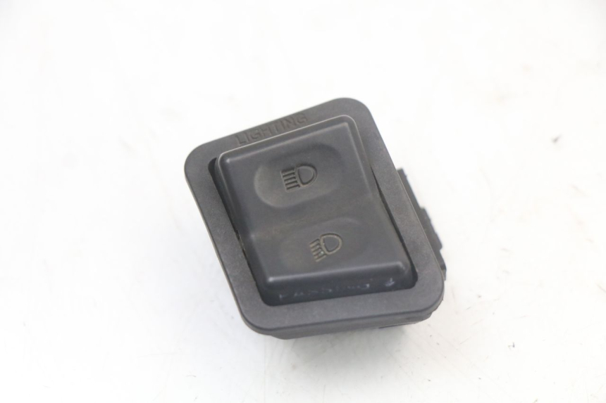 photo de INTERRUPTOR DE LUZ ALTA YAMAHA X-MAX XMAX 250 (2006 - 2009)