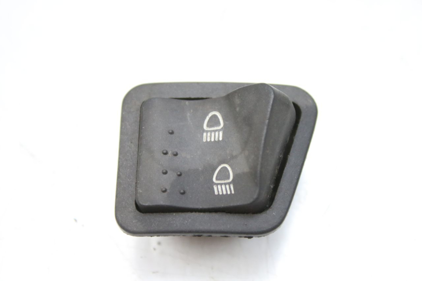 photo de INTERRUPTOR DE LUZ ALTA PIAGGIO ZIP 4T 50 (2018 - 2020)