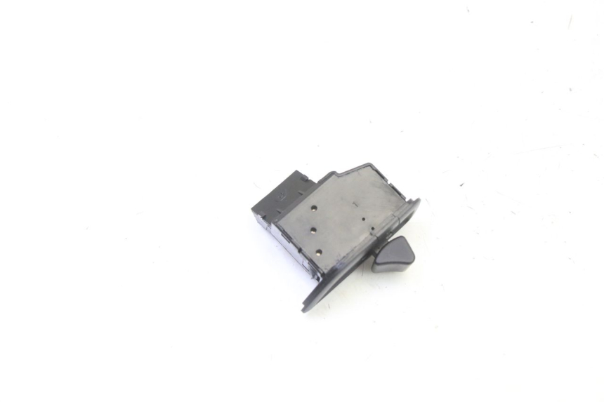 photo de CONMUTADOR ROLL LOCK PIAGGIO MP3 HPE 310 (2024 - 2025)