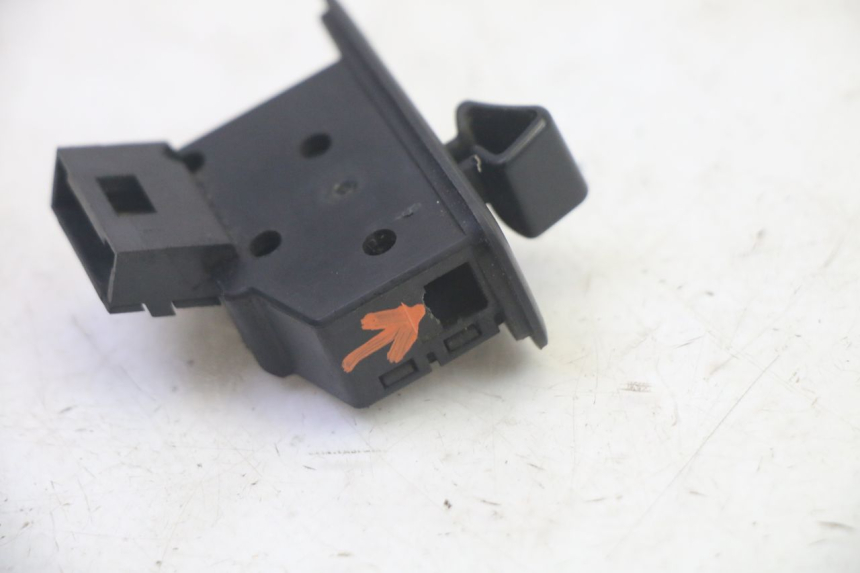 photo de CONMUTADOR ROLL LOCK PIAGGIO MP3 HPE 350 (2018 - 2020) - Primer plano técnico