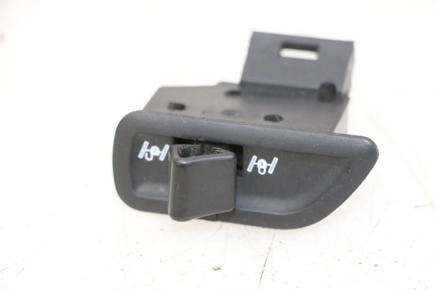 photo de CONMUTADOR ROLL LOCK PIAGGIO MP3 500 (2014 - 2016)