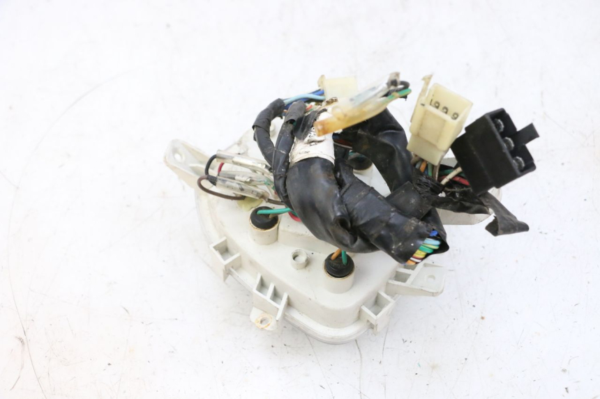 photo de VELOCIMETRO KYMCO AGILITY CITY 4T 50 (2008 - 2016) - Detalles de los puntos de fijación