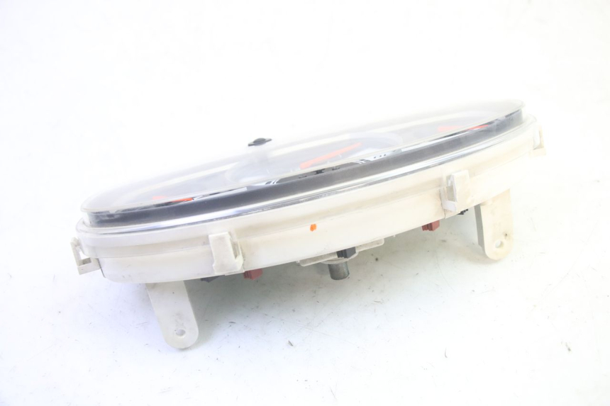 photo de CUENTA KILÓMETROS SUZUKI BURGMAN 125 (2007 - 2014) - Detalles de los puntos de fijación