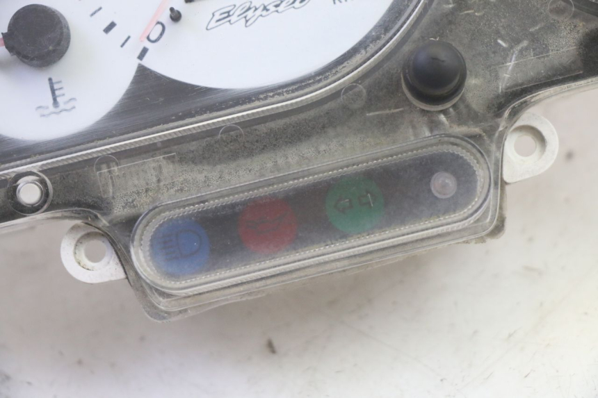 photo de VELOCIMETRO PEUGEOT ELYSEO 125 (1999 - 2004) - Primer plano técnico